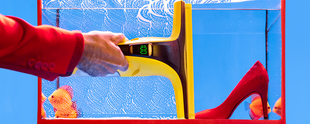 Szyby przed i po wyczyszczeniu myjką do okien WV Karcher